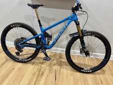 24 Pivot Switchblade Carbon